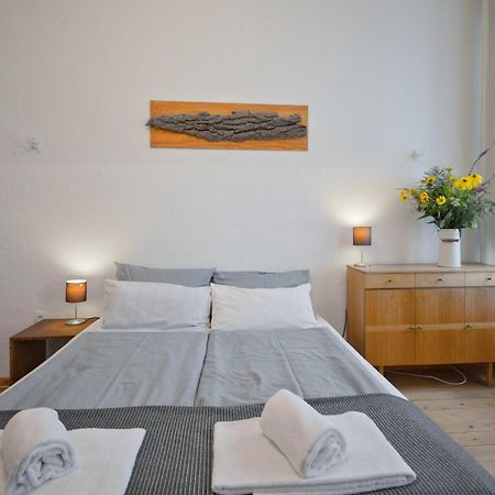Courtyard Apartment Berlino Esterno foto