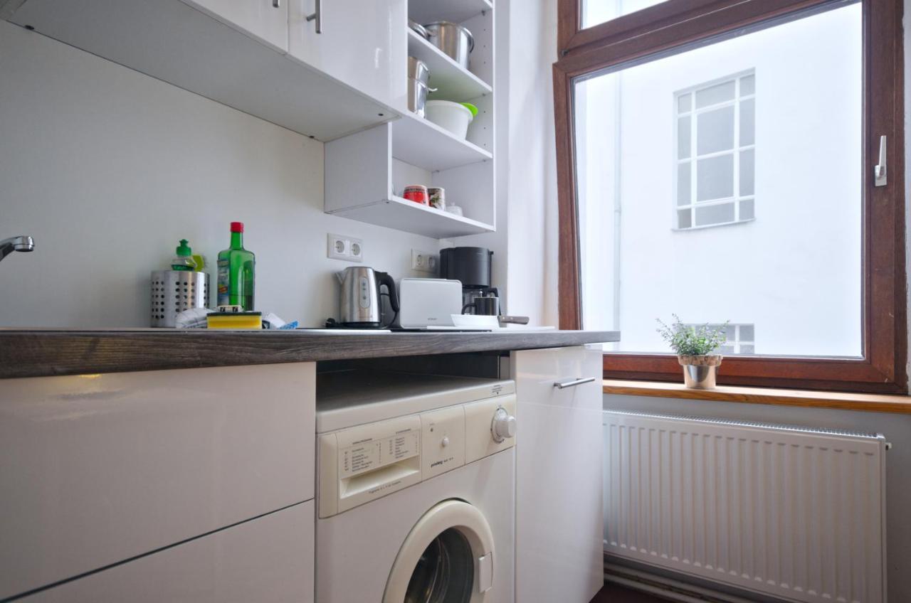 Courtyard Apartment Berlino Esterno foto