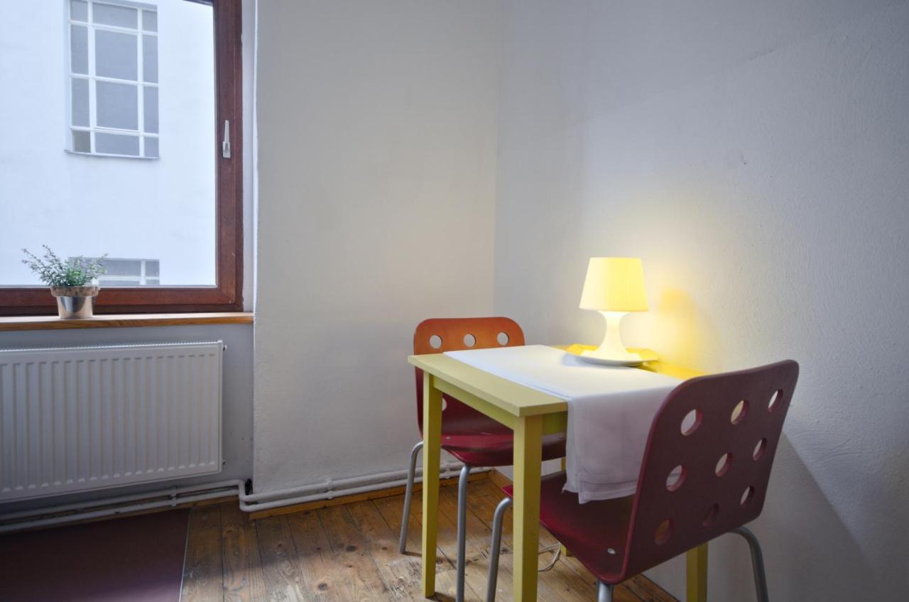 Courtyard Apartment Berlino Esterno foto
