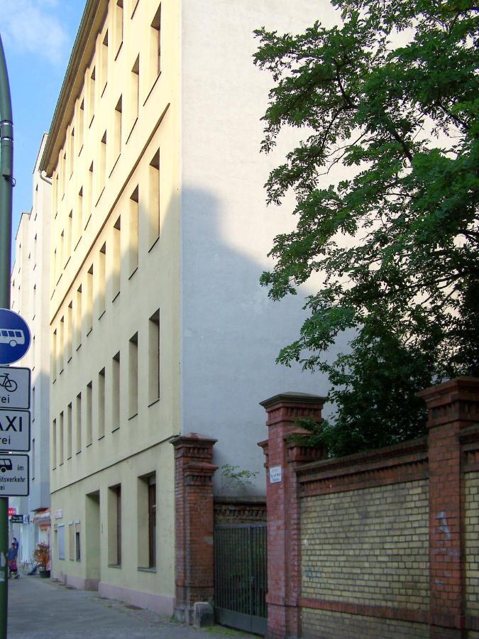 Courtyard Apartment Berlino Esterno foto