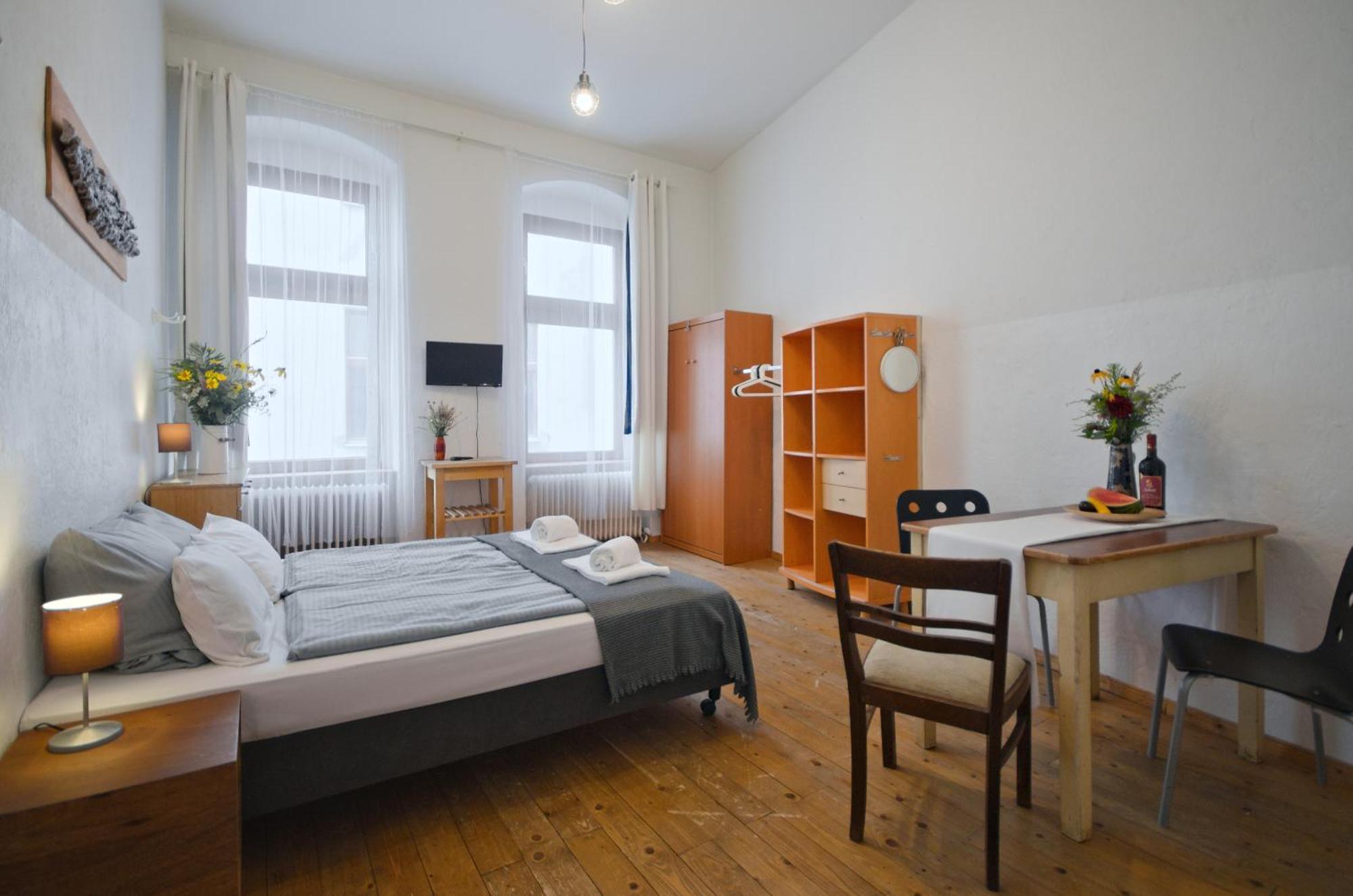 Courtyard Apartment Berlino Esterno foto