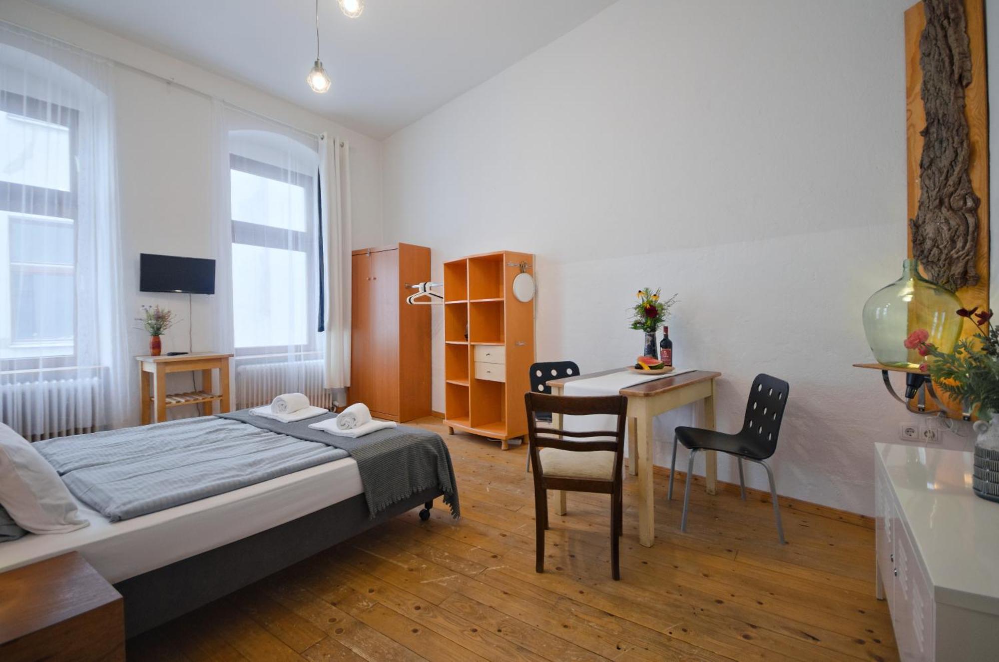 Courtyard Apartment Berlino Esterno foto