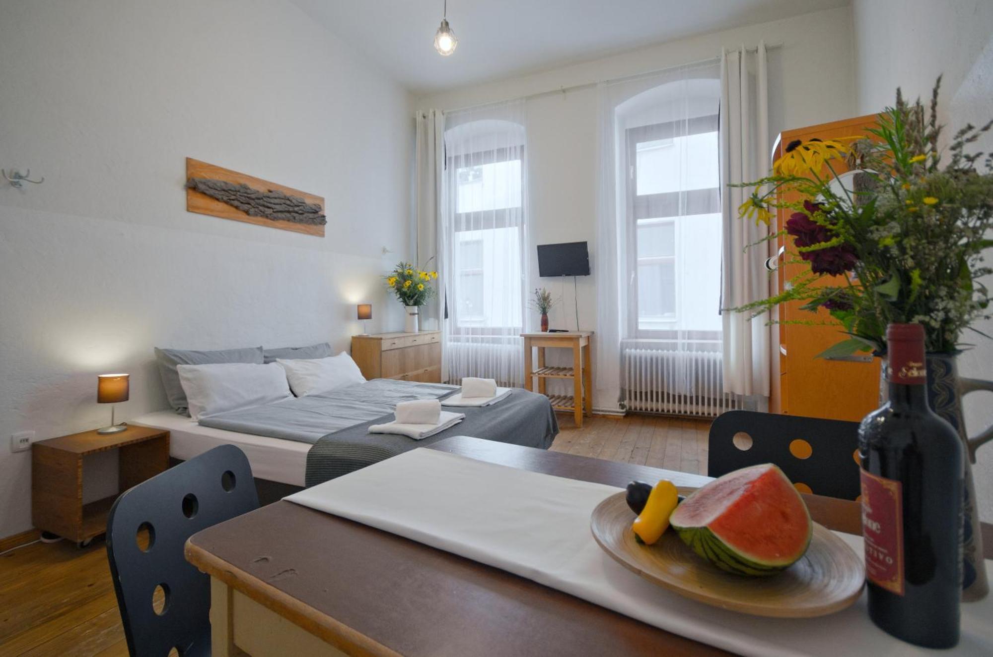 Courtyard Apartment Berlino Esterno foto