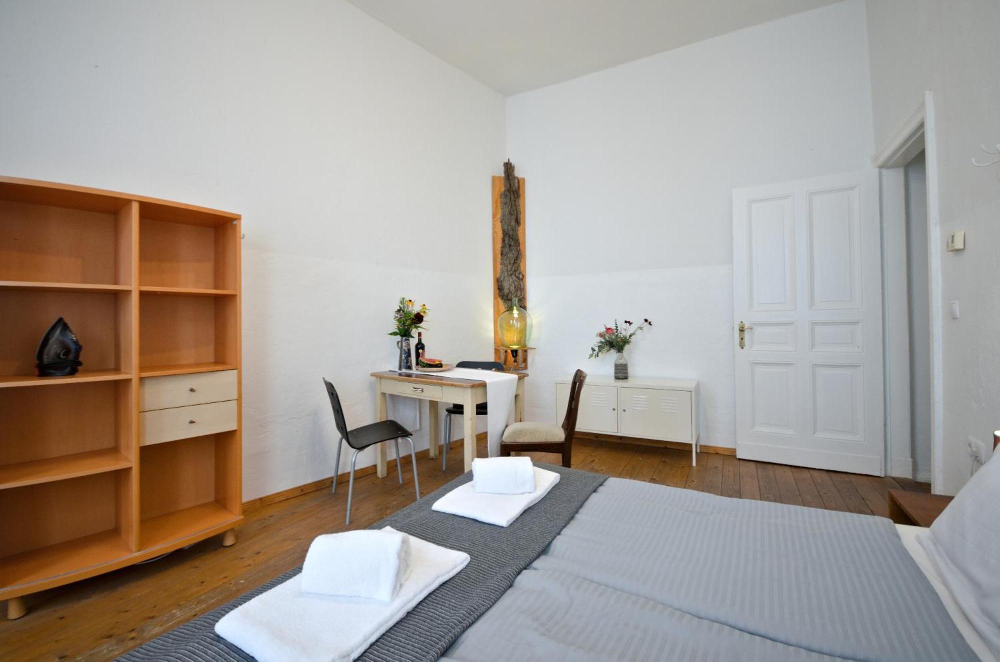 Courtyard Apartment Berlino Esterno foto