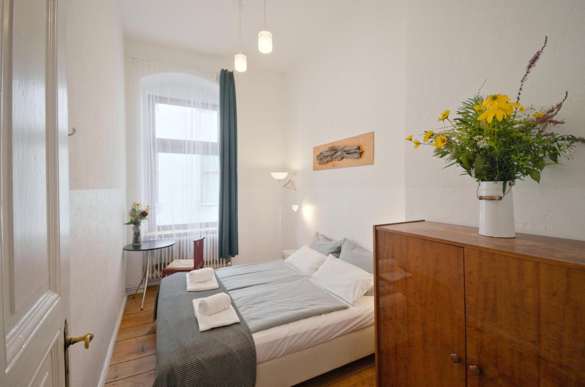Courtyard Apartment Berlino Esterno foto